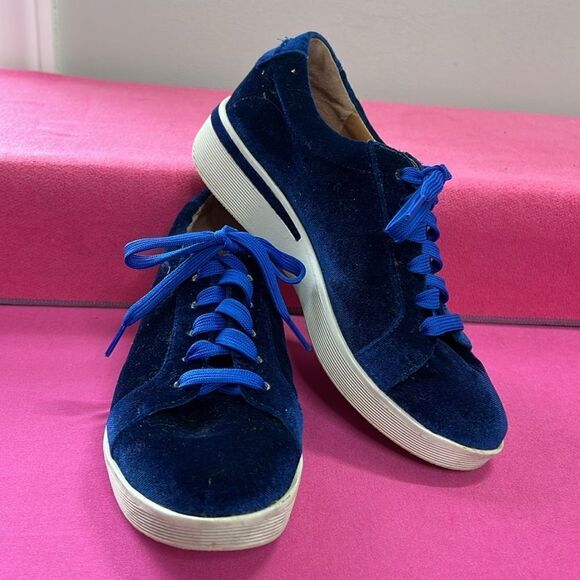 Gentle Souls by Kenneth Cole Platform Blue Velvet Size 6.5 - Picture 1 of 7